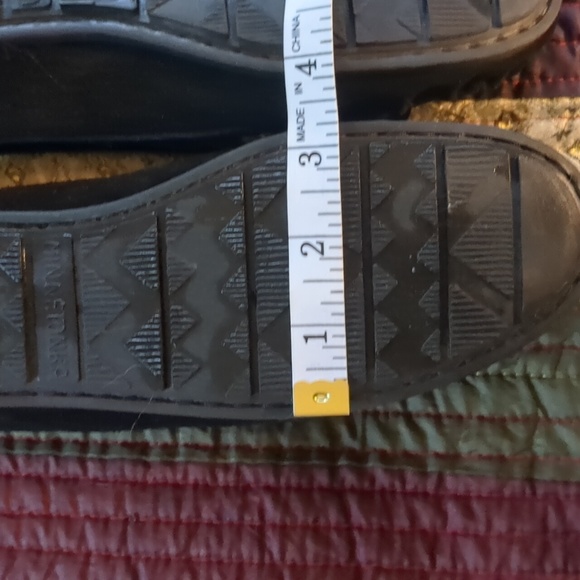 MINNETONKA* black suede leather moccasin flats stud detailing rubber sole 9.5 - Picture 10 of 12